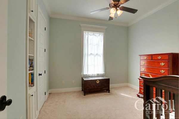 Kids bedroom with built-in bookshelf storage